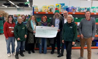 Paul Goddard Scrutton Bland, Julia Furey Scrutton Bland & Colchester Food Bank volunteers December 2022